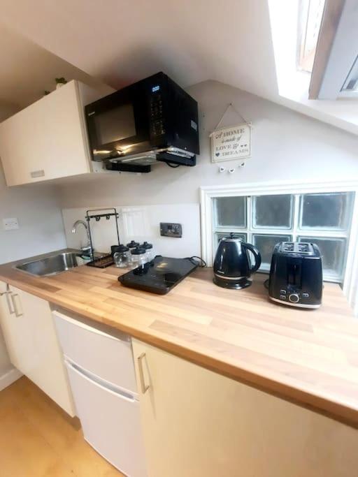 Alross Studio Flat / Private Bathroom London Eksteriør bilde